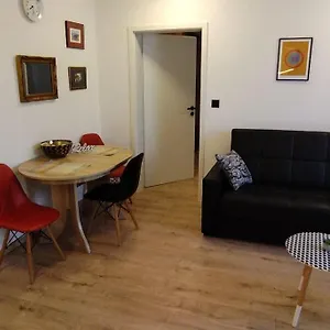 https://cute-apartment-marla-art-close-to-center.pula-hotels.org